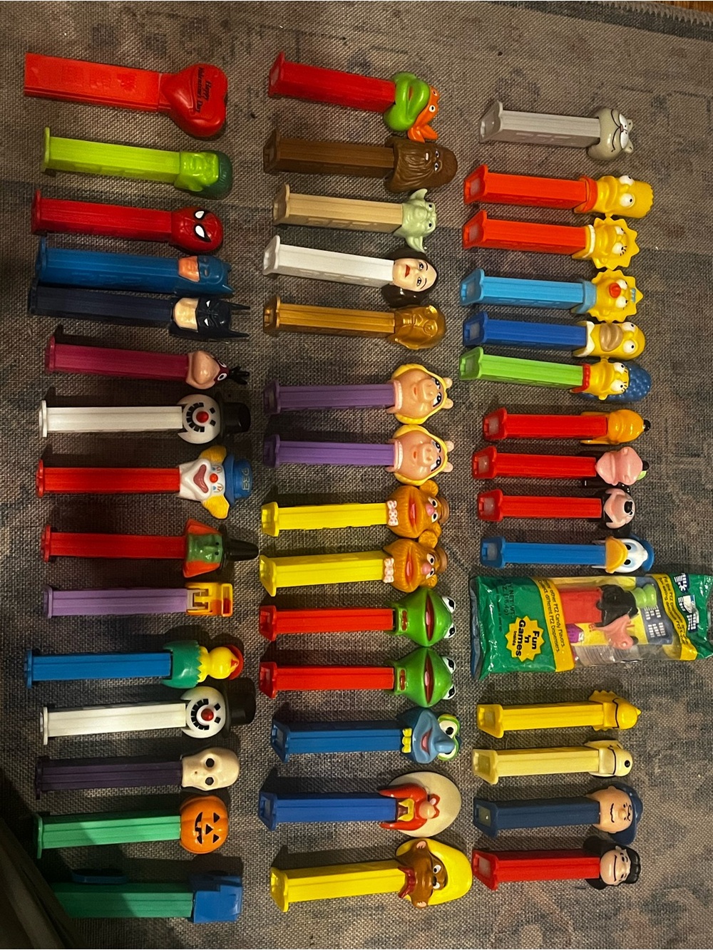 LOT vintage 90s PEZ Candy Dispensers Assorted Kids Toy Collection - Mixed (44)